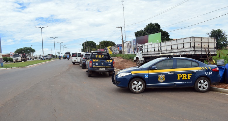 Prf Blitz Alerta Sobre Uso Do Cinto De Seguran A E Pista Molhada Em